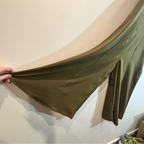 OAK & FORT Sz S Spaghetti Strap Wide Leg Zipper Closure Slinky Flowy Jumpsuit - Picture 4 of 10